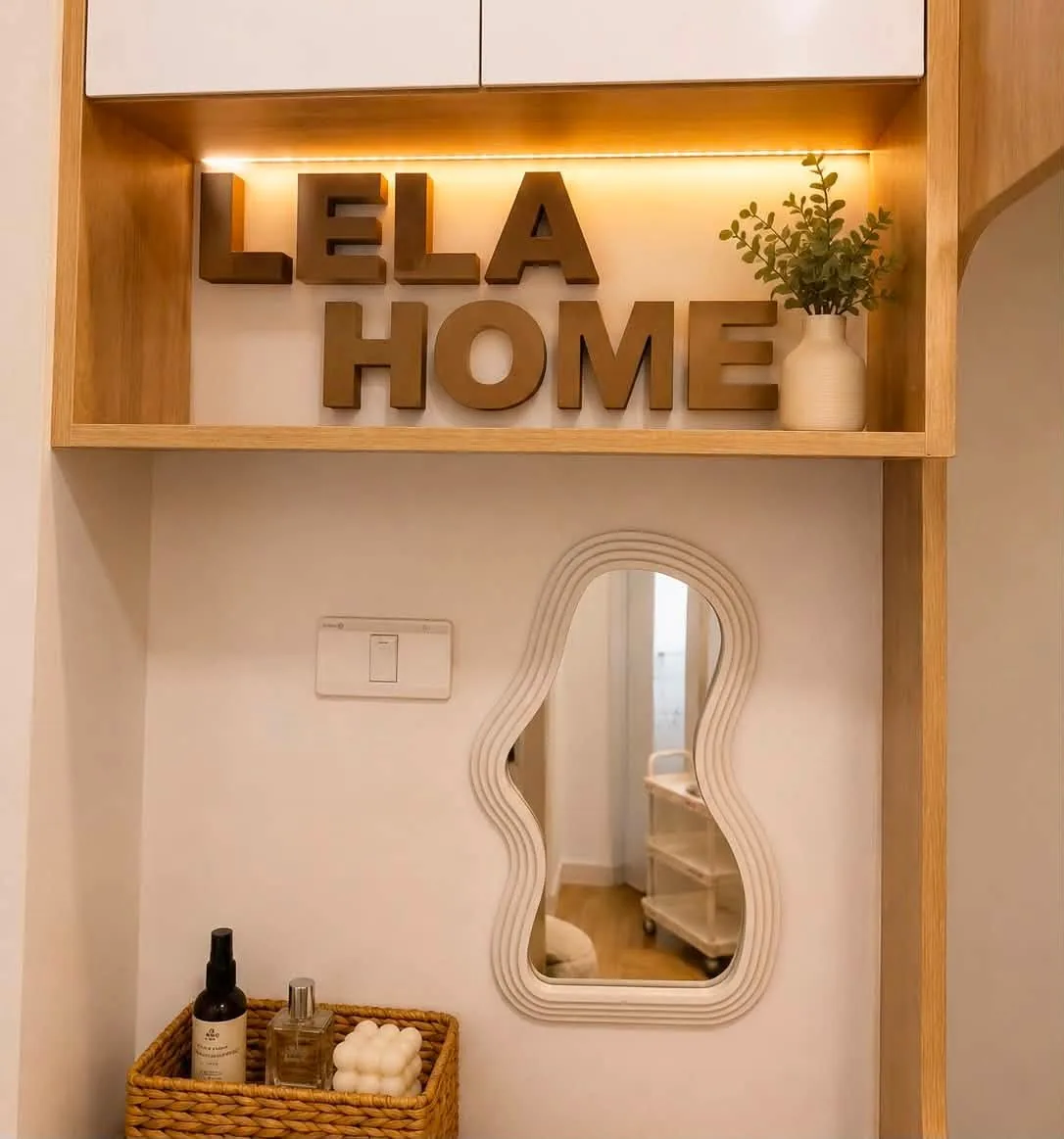 Phòng Trường Chinh 501: kệ chữ LELA HOME và gương
